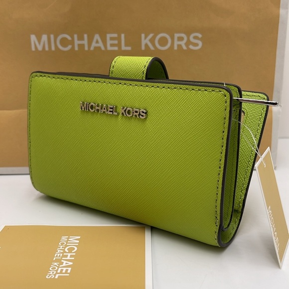 Michael Kors Medium Saffiano Leather Wallet
Lime
NWT - Picture 2 of 16